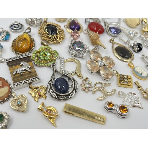 1117 - A collection of pendants to include cameo, abalone shell etc.