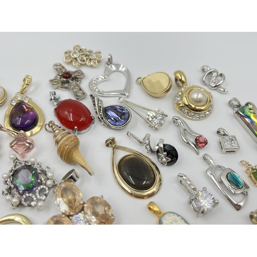 1117 - A collection of pendants to include cameo, abalone shell etc.