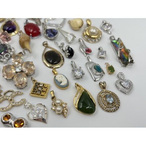 1117 - A collection of pendants to include cameo, abalone shell etc.