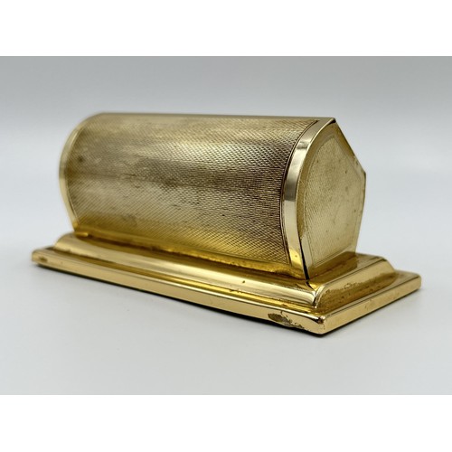 1235 - A mid 20th century brass desk top calendar - approx. 4.5cm high x 11cm wide 5.5cm deep