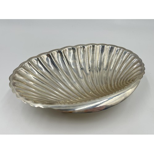 1164 - A Mexican .925 silver shell shaped dish, stamped Plat-Mex-S.A. - approx. gross weight 94 grams and 1... 