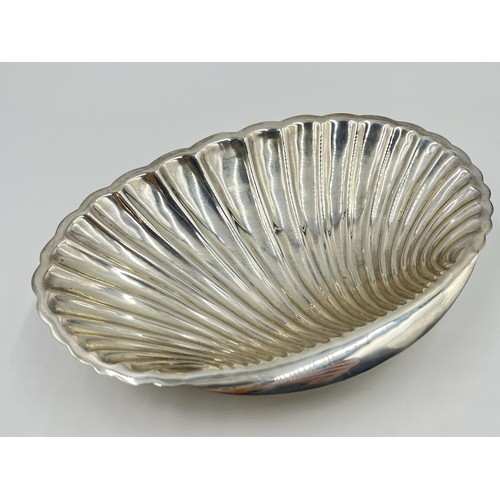 1164 - A Mexican .925 silver shell shaped dish, stamped Plat-Mex-S.A. - approx. gross weight 94 grams and 1... 