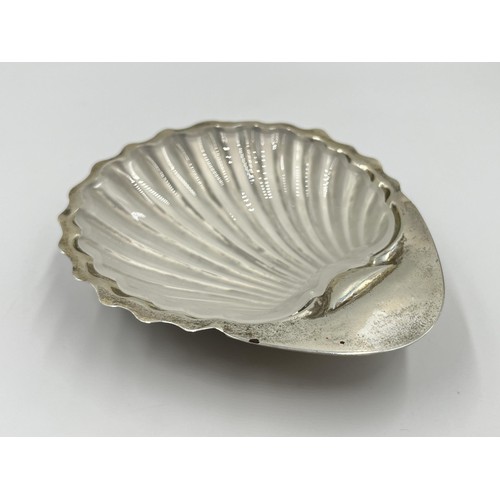 1165 - An Edwardian Williams Ltd hallmarked Birmingham silver shell shaped dish, dated 1903 - approx. gross... 