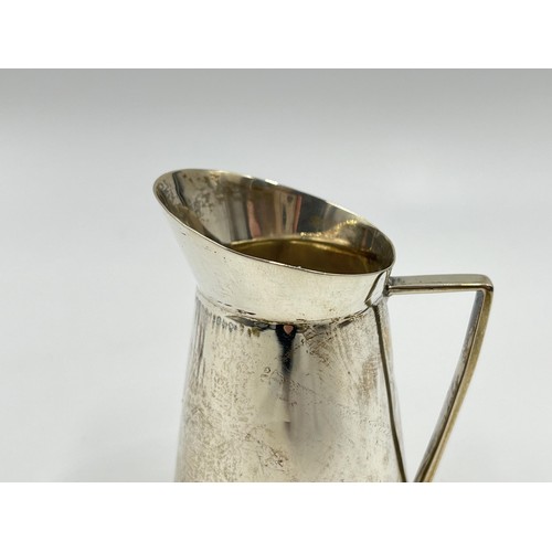 1166 - A Victorian Henry Stratford Ltd hallmarked Sheffield silver milk jug, dated 1890 - approx. gross wei... 