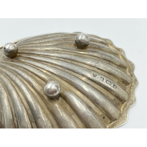 1165 - An Edwardian Williams Ltd hallmarked Birmingham silver shell shaped dish, dated 1903 - approx. gross... 