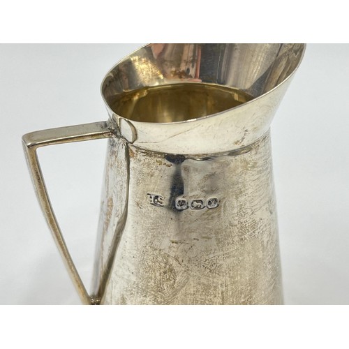 1166 - A Victorian Henry Stratford Ltd hallmarked Sheffield silver milk jug, dated 1890 - approx. gross wei... 