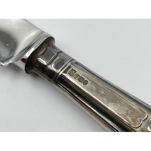 1174 - A Cooper Bros & Sons Ltd hallmarked Sheffield silver handled cake knife, dated 1974 - approx. 26cm l... 