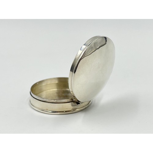 1182 - A hallmarked .925 silver circular pill box, stamped CME - approx. gross weight 12.8 grams and 3.5 di... 