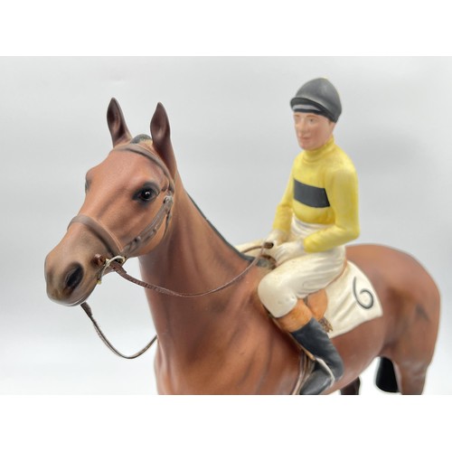 200 - A Beswick Arkle with Pat Taaffe up Connoisseur Model on wooden plinth - approx. 32cm high x 10cm wid... 