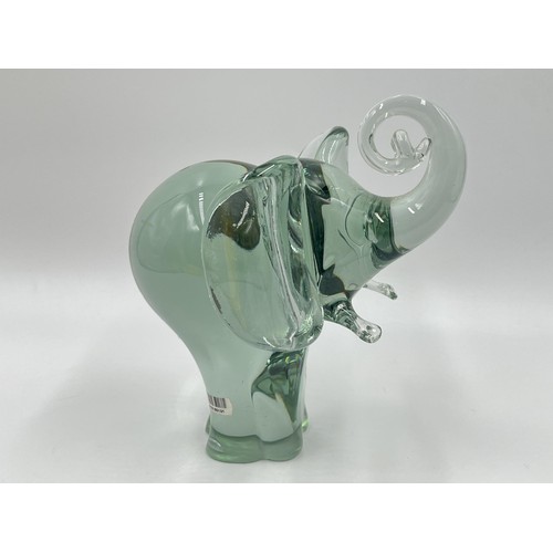 225 - A Ngwenya Glass Kingdom of Swaziland handmade glass elephant figurine - approx. 16cm high