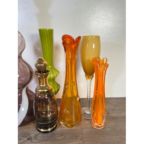 265 - Twenty one pieces of mid 20th century studio glassware to include Dalian vase, Murano style vases et... 