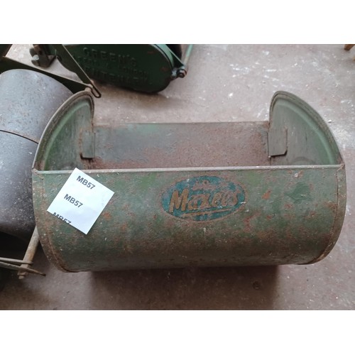 775 - An early/mid 20th century Maxees-12 cast metal lawnmower