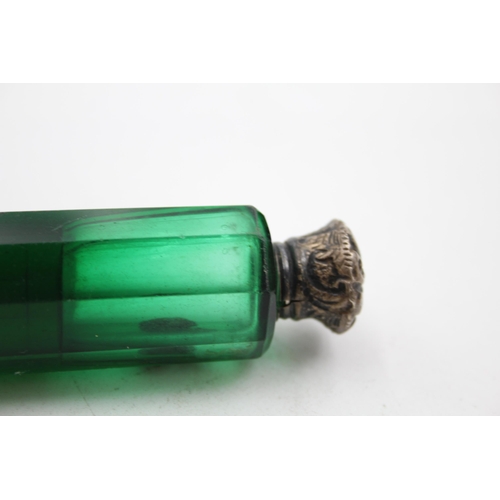 1305 - A Victorian emerald glass double ended scent bottle - approx. 11.5cm long x 2.5cm high