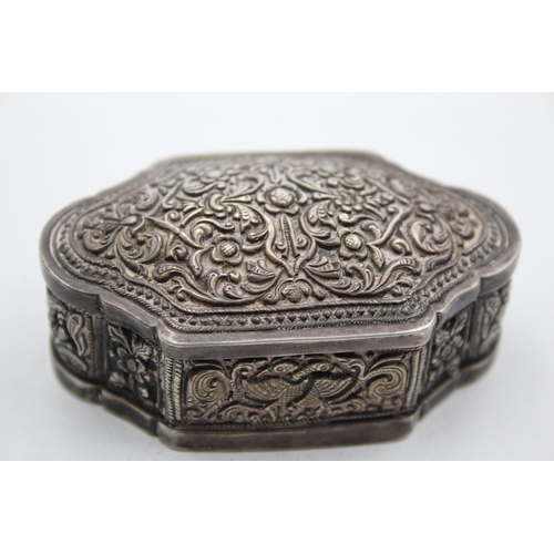 1306 - A vintage white metal repousse trinket box - approx. gross weight 90 grams