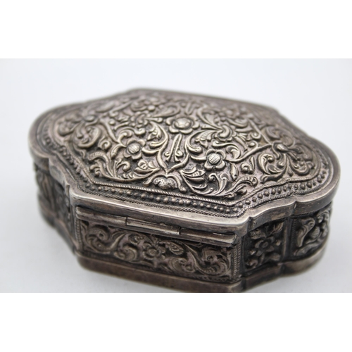 1306 - A vintage white metal repousse trinket box - approx. gross weight 90 grams