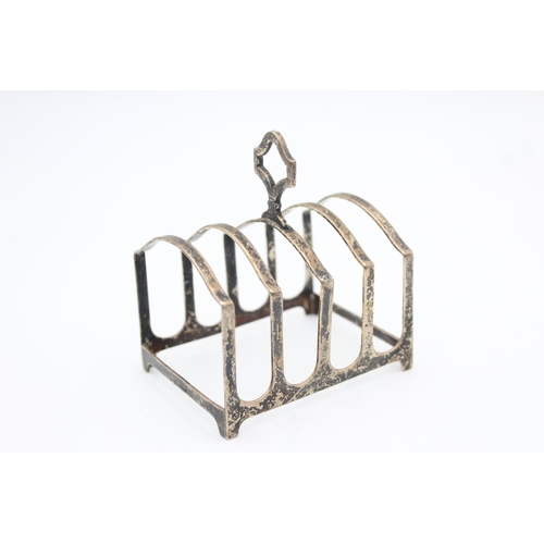 1307 - A George V hallmarked Birmingham silver toast rack, dated 1921 - approx. gross weight 59 grams and 7... 