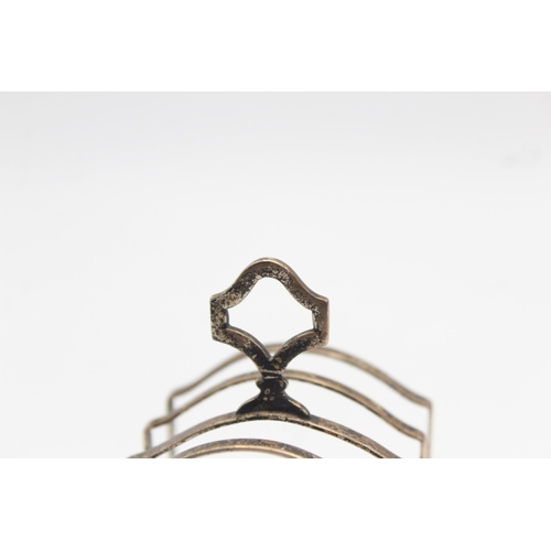 1307 - A George V hallmarked Birmingham silver toast rack, dated 1921 - approx. gross weight 59 grams and 7... 