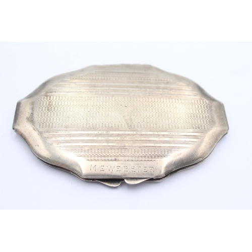 1313 - An R Davis & Co hallmarked Birmingham silver compact, dated 1944 - approx. gross weight 80 grams and... 