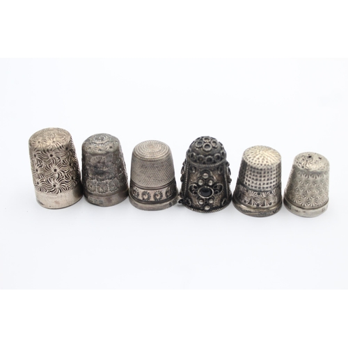 1320 - Six sterling silver thimbles to include Charles Horner etc. - approx. gross weight 34 grams