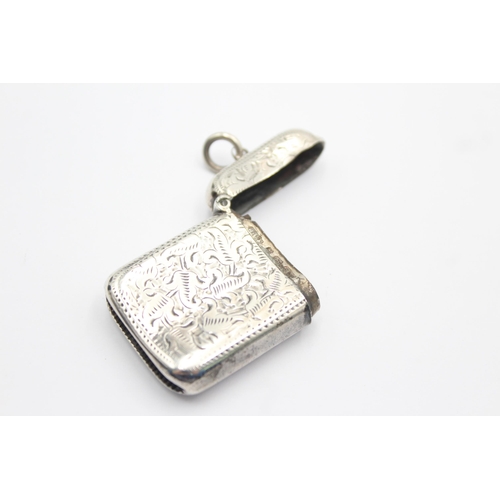 1321 - An Edwardian Henry Charles Freeman hallmarked Birmingham silver vesta case, dated 1905 - approx. gro... 