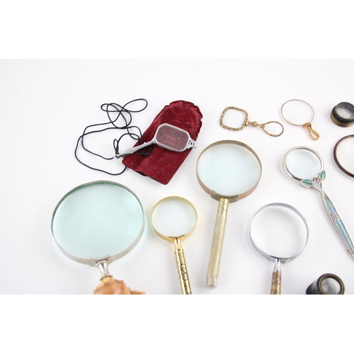 1371 - Fifteen vintage magnifying glasses