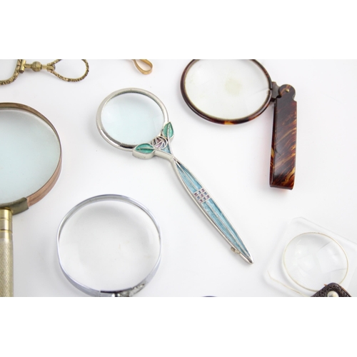 1371 - Fifteen vintage magnifying glasses