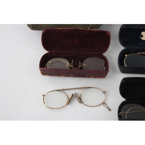 1375 - Thirteen pairs of antique and vintage spectacles