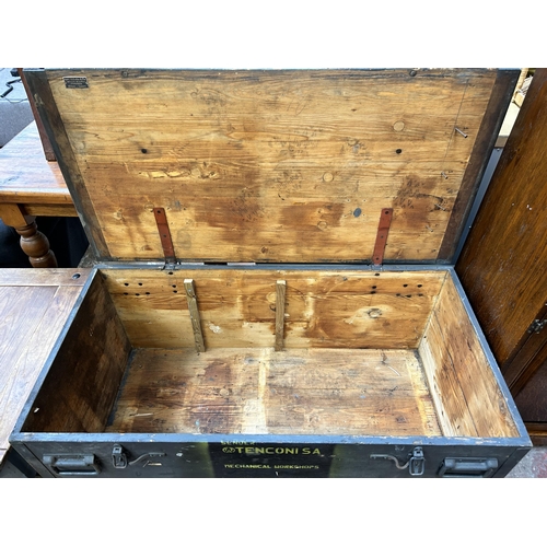 67 - A vintage grey painted pine shipping crate - approx. 56cm high x 125cm wide x 54cm deep