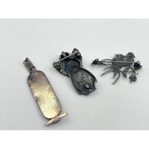 1237 - Three pieces of white metal and sterling silver jewellery to include .925 silver marcasite bird broo... 