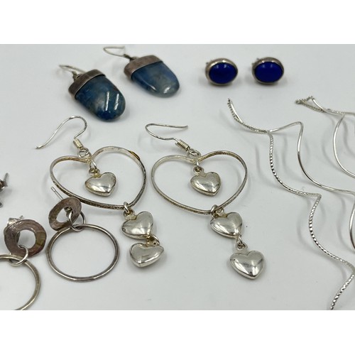 1239 - A collection of .925 silver earrings to include lapis lazuli etc.