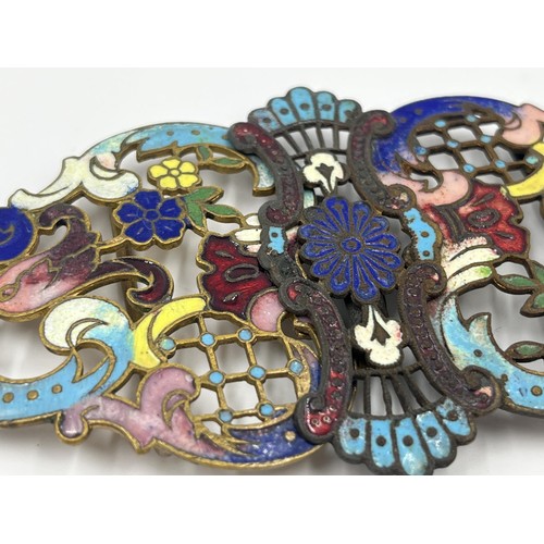 1242 - An early 20th century enamel women's belt buckle