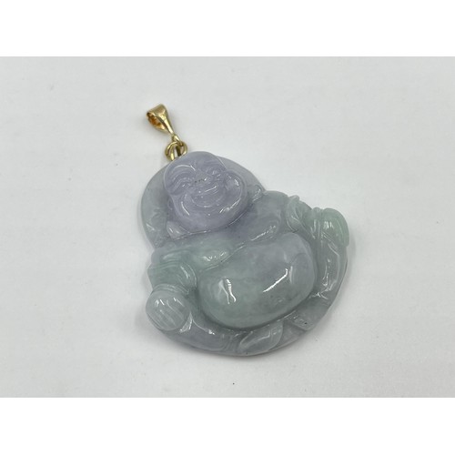 1243 - A carved jade buddha pendant with 9ct gold bail - approx. gross weight 15.77 grams