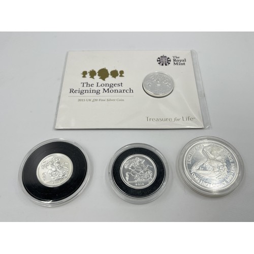 1367 - Four silver coins, three £20 coins and one 1985 Engelhard one troy ounce .999 fine silver The Americ... 