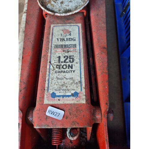 800 - A Viking Trademaster 1.25 ton trolley jack