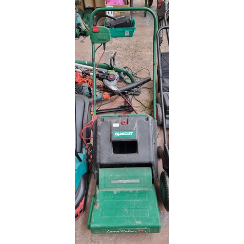 862 - A Qualcast Lawn Raker 35 scarifier