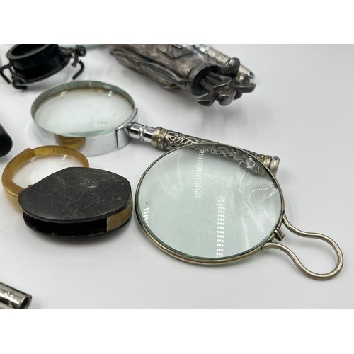 1372 - Fifteen vintage magnifying glasses