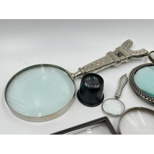 1372 - Fifteen vintage magnifying glasses