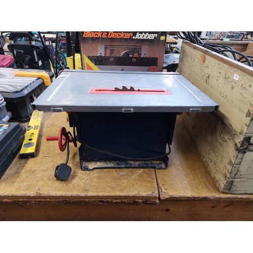 820 - A 240v electric table saw