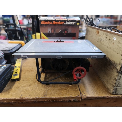 820 - A 240v electric table saw