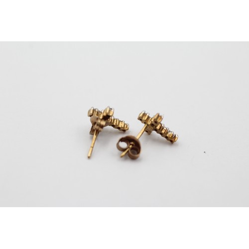 1014 - A pair of 9ct gold diamond cross stud earrings - approx. gross weight 0.9 grams