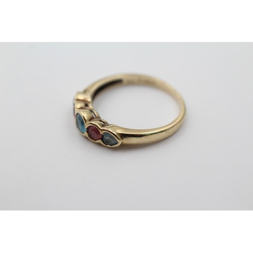 1034 - A 9ct gold topaz and pink gemstone five stone ring, size M - approx. gross weight 1.8 grams