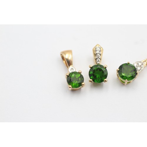 1049 - Three 9ct gold diamond and diopside pendants - approx. gross weight 2.6 grams