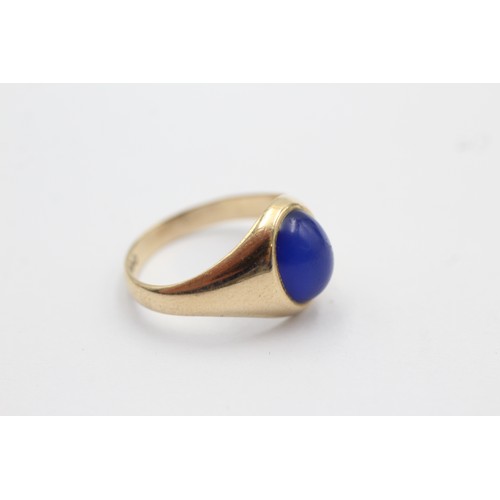 1069 - A 9ct gold blue chalcedony signet ring, size M½ - approx. gross weight 2.7 grams