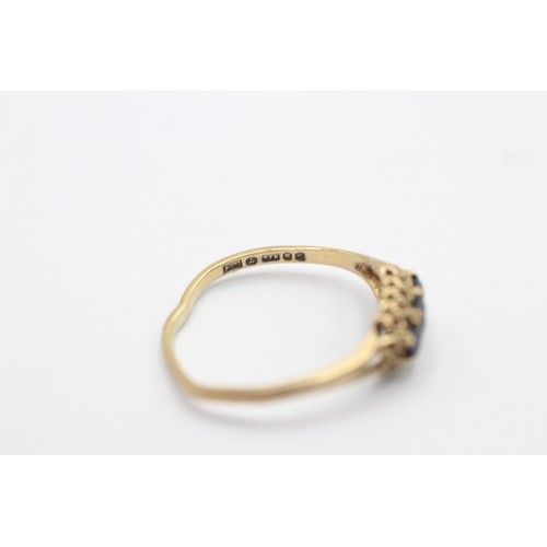 1077 - A 9ct gold sapphire three stone ring, size N½ - approx. gross weight 1.2 grams