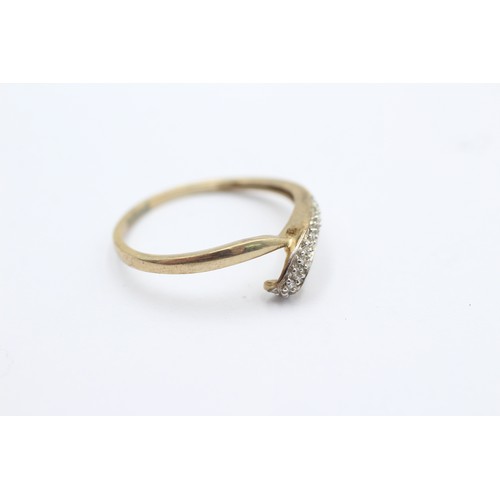 1082 - A 9ct gold diamond dress ring, size T - approx. gross weight 1.9 grams