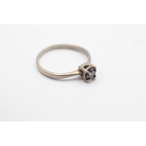 1085 - A 9ct white gold black moissanite solitaire ring, size P - approx. gross weight 2.4 grams