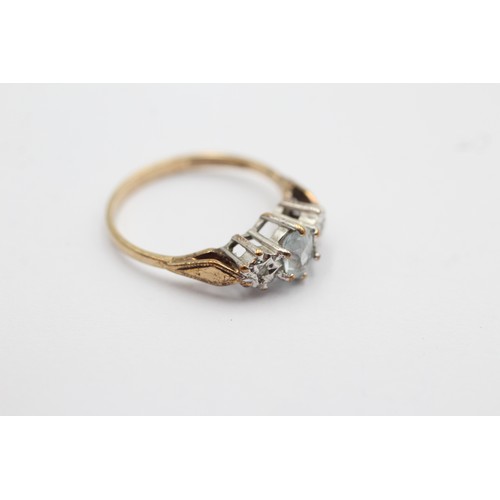 1091 - A 9ct gold diamond and aquamarine three stone ring, size L½ - approx. gross weight 1.7 grams