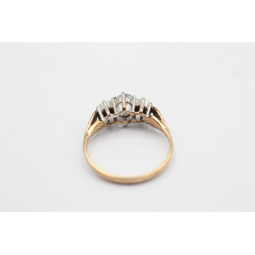 1091 - A 9ct gold diamond and aquamarine three stone ring, size L½ - approx. gross weight 1.7 grams