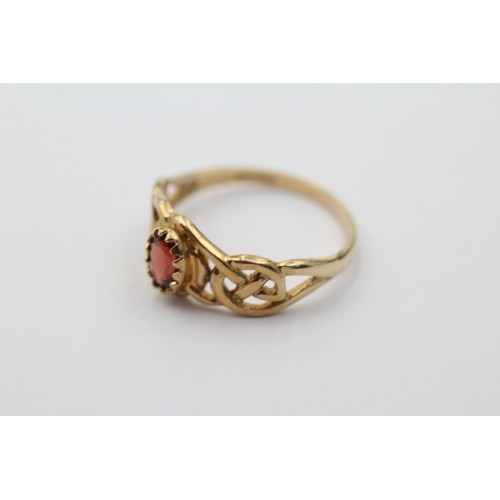 1100 - A 9ct gold oval cut garnet solitaire ring with openwork shank, size P½ - approx. gross weight 2 gram... 