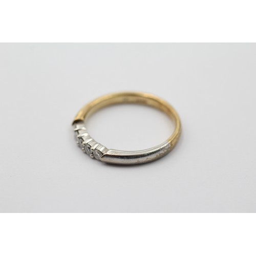 1113 - A 9ct gold diamond five stone ring, size O - approx. gross weight 2.3 grams